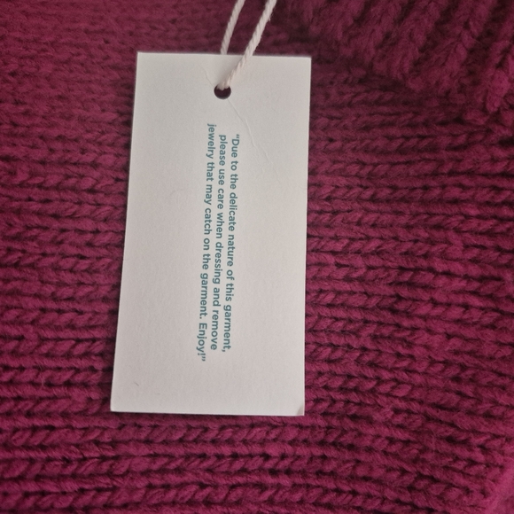 Sweater in Size Medium - Picture 5 of 5